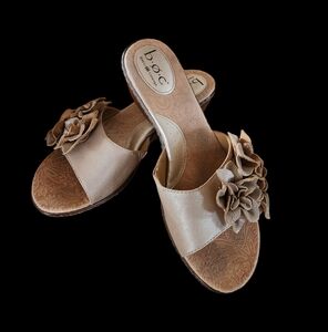 b.o.c Born Concept Gold Floral Sandals Size 10